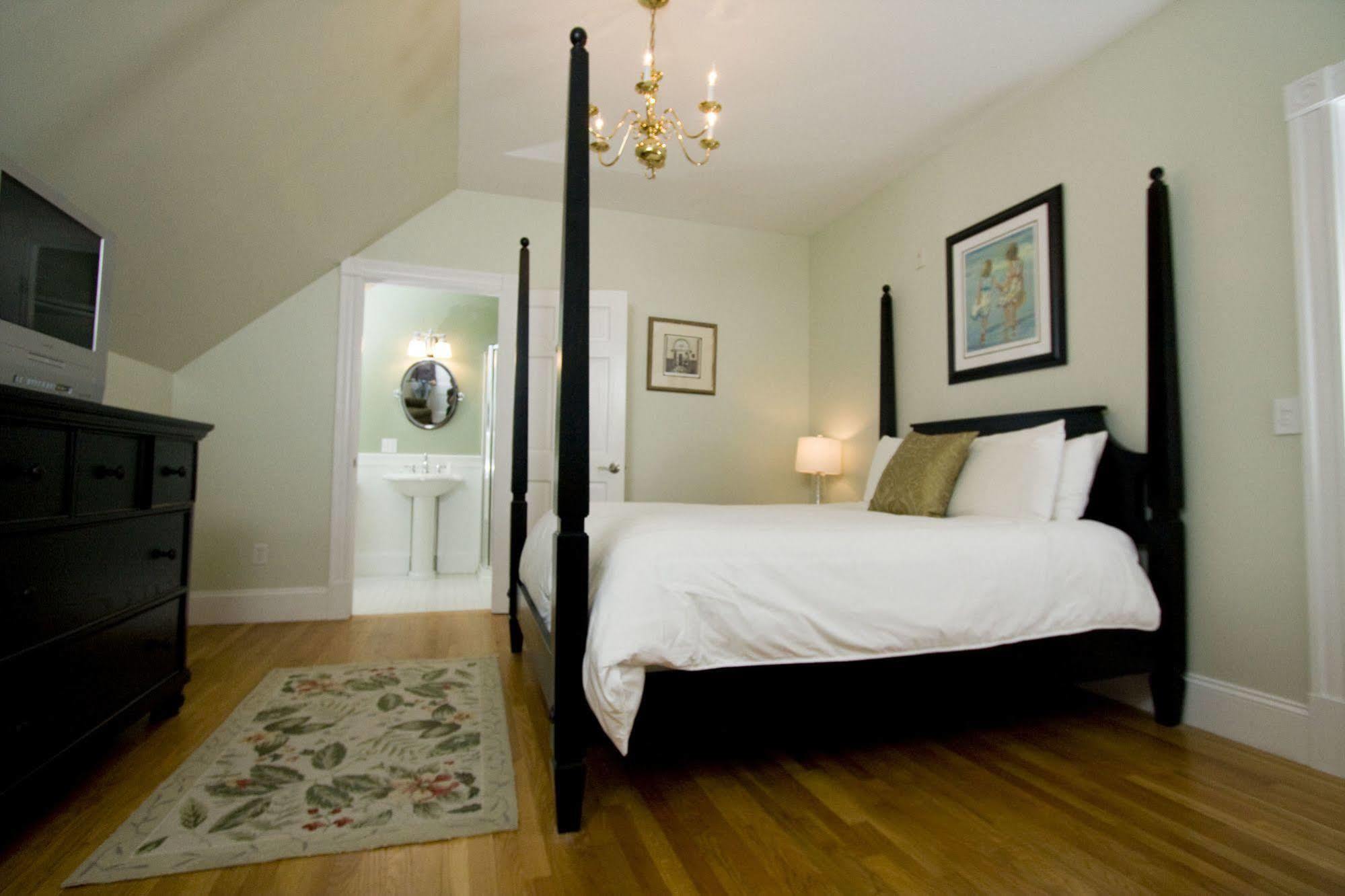 Paws On Pelham (Adults Only) Bed and Breakfast Newport Buitenkant foto