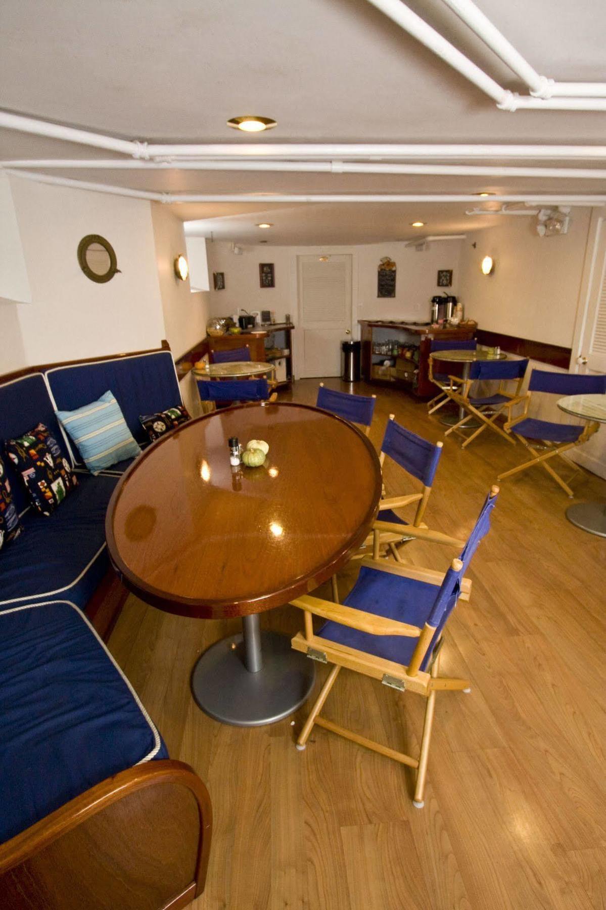 Paws On Pelham (Adults Only) Bed and Breakfast Newport Buitenkant foto